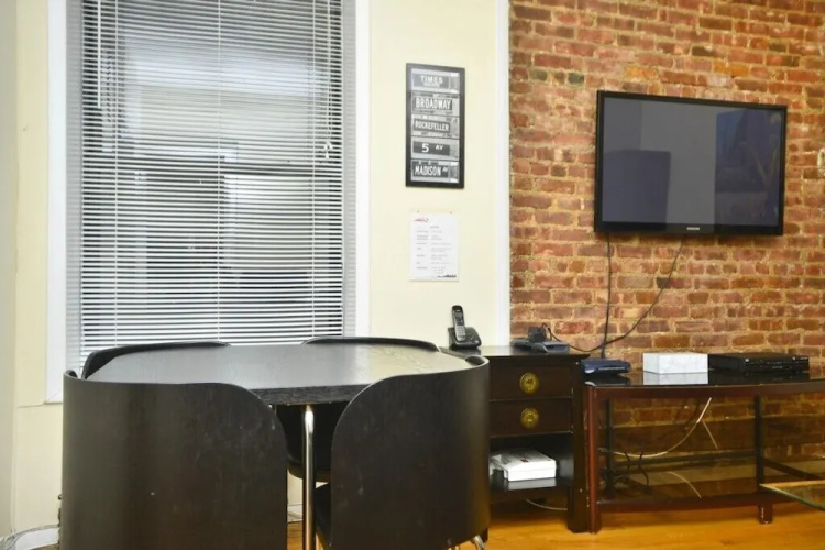 Fancy 2 BR on Upper East Side