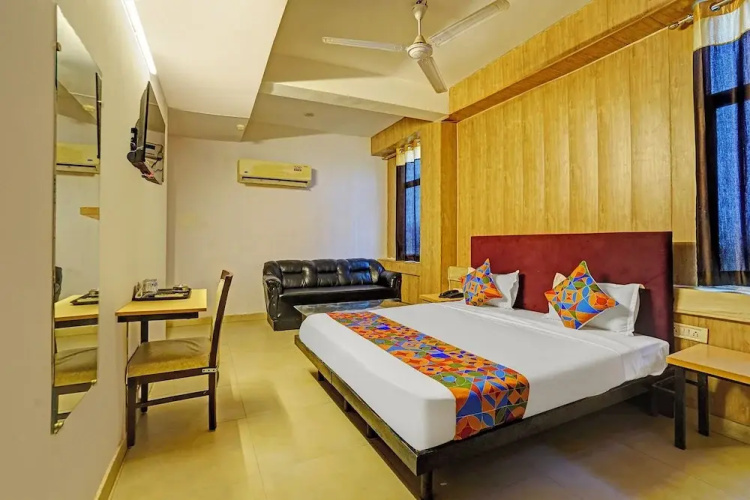 Fabhotel Vasundhara Grand