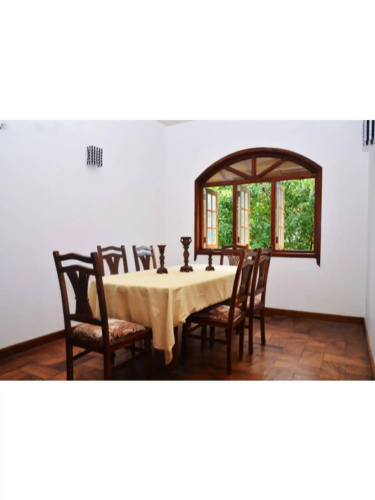 Vista Kandyan Crown