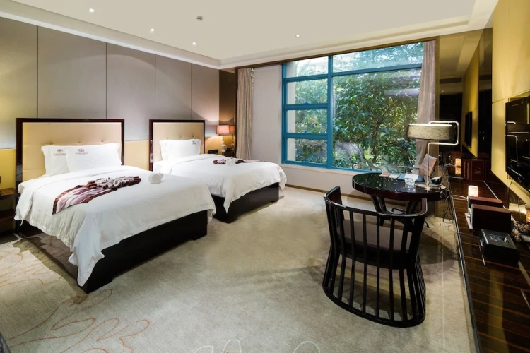 Standard Twin room with garden view
