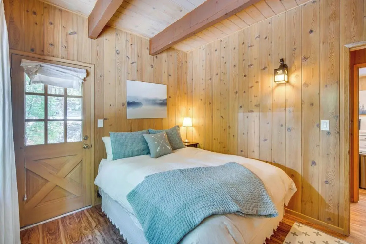 Steps to Lake Arrowhead: Cabin w/ Bbq!