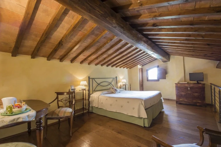 Deluxe Suite with land view