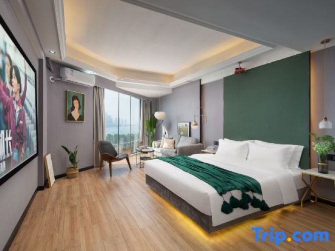 Standard room with river view