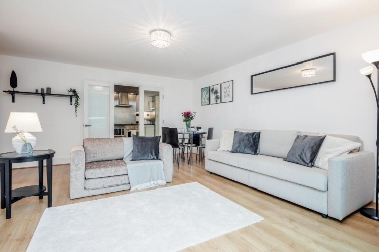 2 Bedrooms Apartment