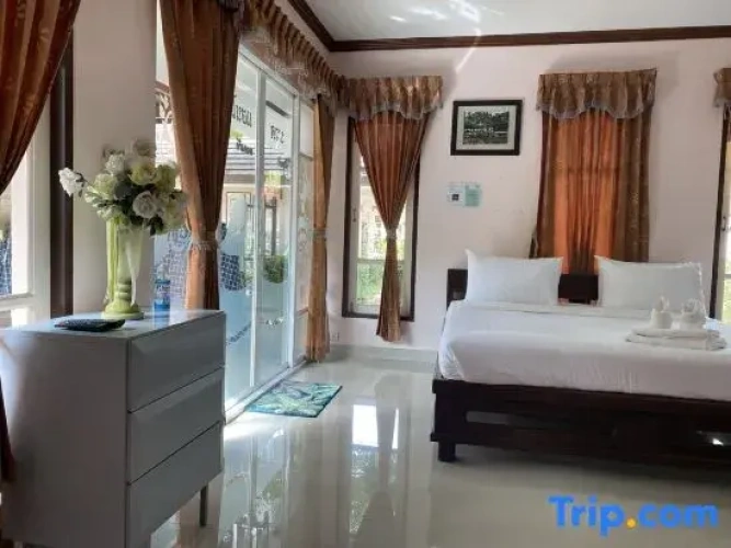 Standard Quadruple Family room with balcony and with courtyard view