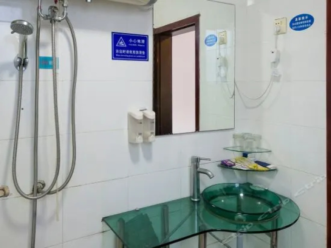 Beihai Silver Beach Holiday Hotel(北海银滩度假村)
