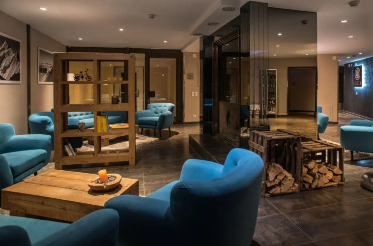 Everness Hotel & Resort