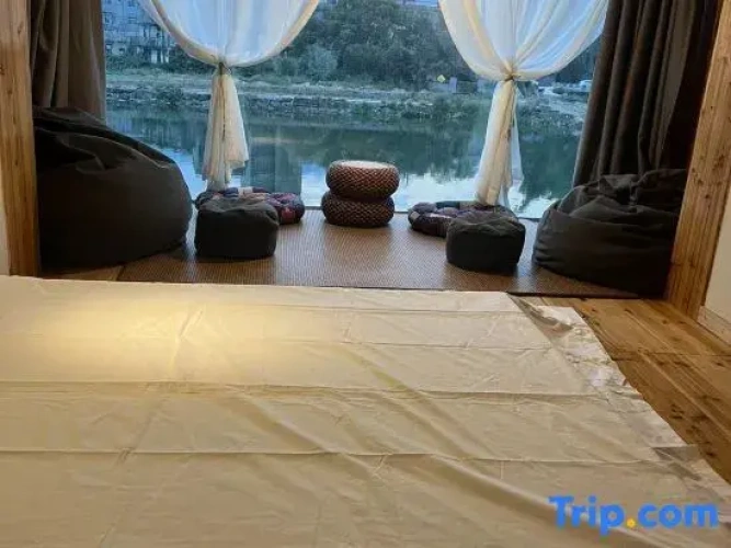1 Bedroom Standard room with river view