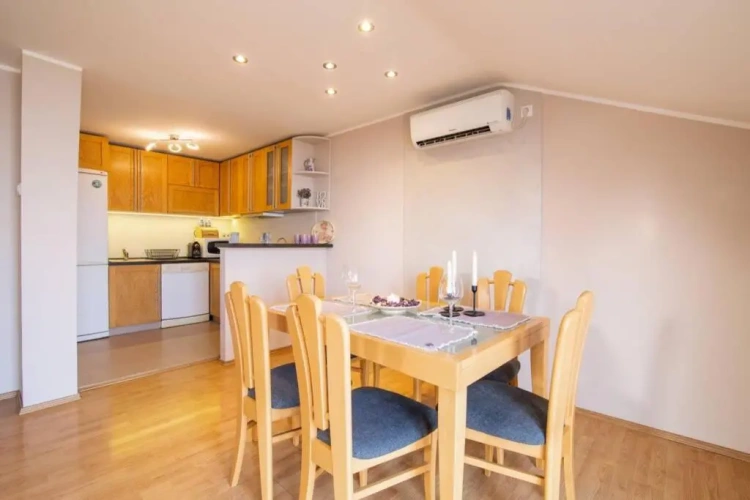 3 Bedrooms Apartment