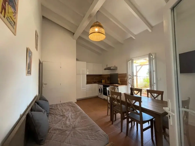 2 Bedrooms Comfort Cottage with balcony and with bay view