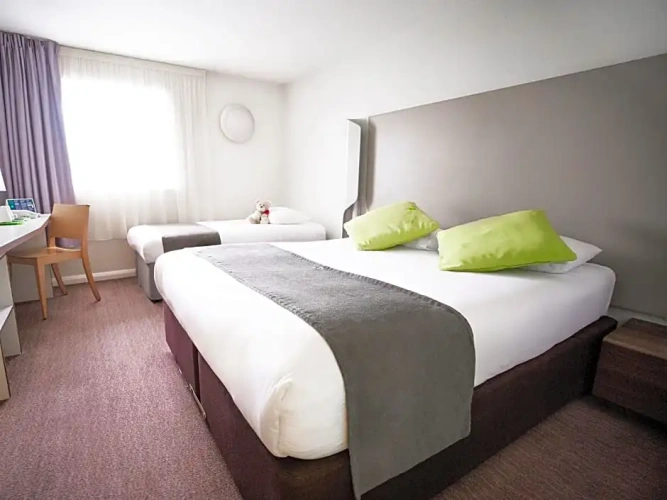Standard Triple room