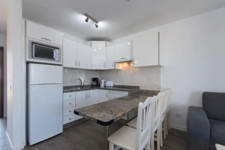2 Bedrooms Apartment
