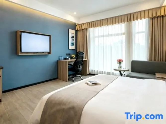 Standard Double room with city view
