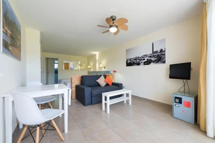 1 Bedroom Apartment with garden view