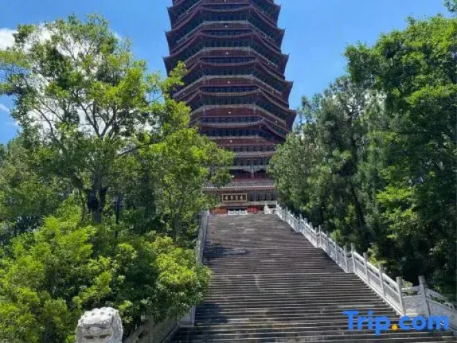 Pinyou Smart Hotel (Qujing Nancheng Store)