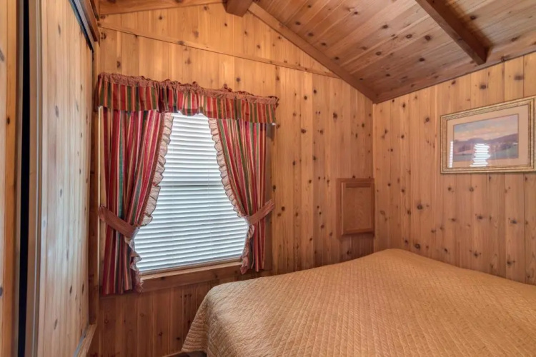 Lake Conroe One-Bedroom Cabin 3