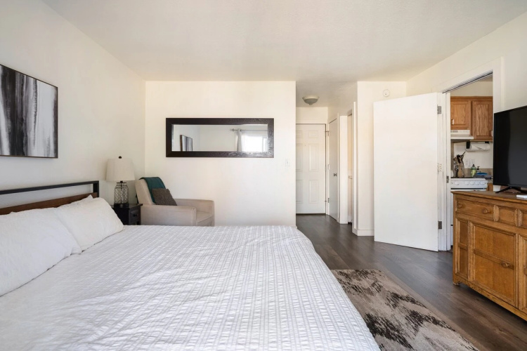 Walk to Downtown Bend&River! Fireplace, quiet