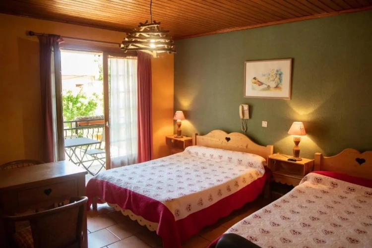 Standard Triple room