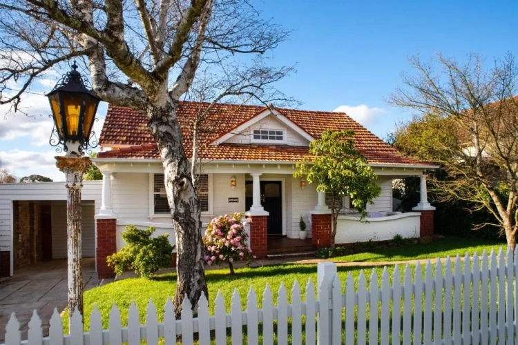 4 Bedrooms Cottage
