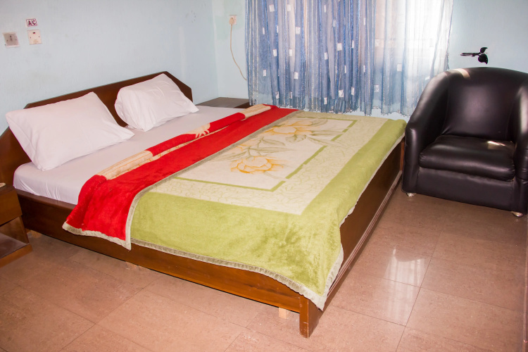 Creme Suites & Hotel