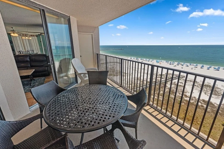 3 Bedrooms Deluxe room with balcony and beachfront
