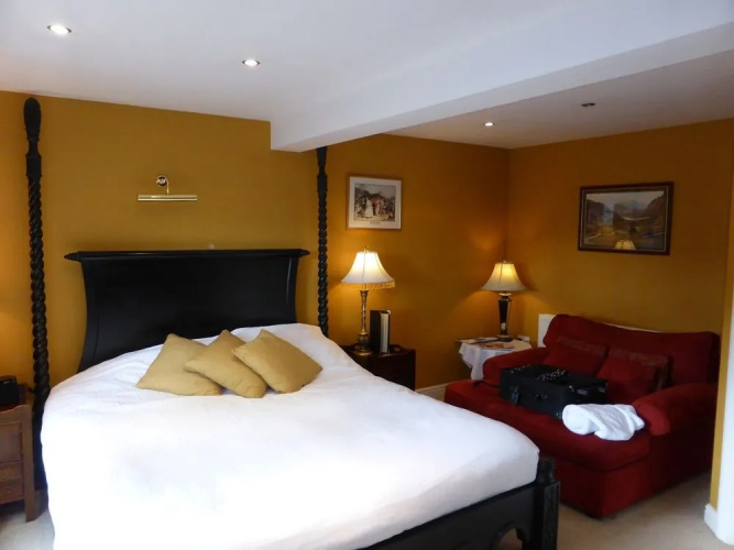 Ashmount House