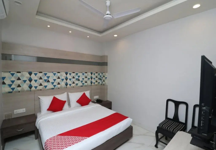 OYO 7044 Hotel Megha