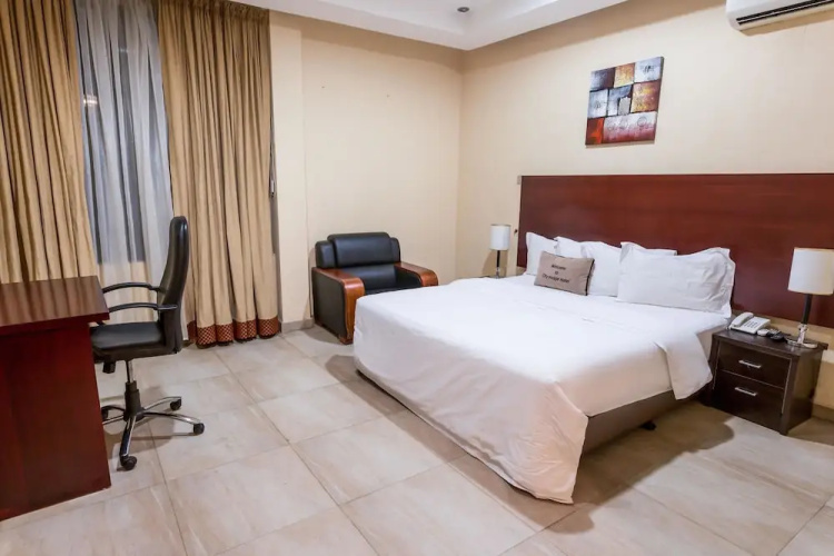 City Escape Hotel Prampram