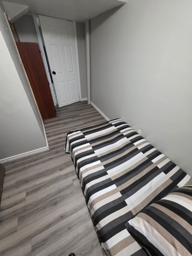 Bright & Cozy 2-bedroom Main Floor Suite