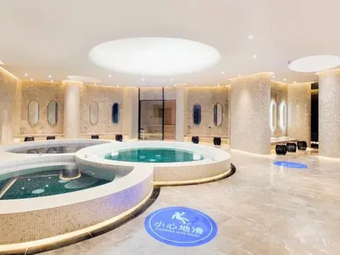 Lingyuan International Hotel