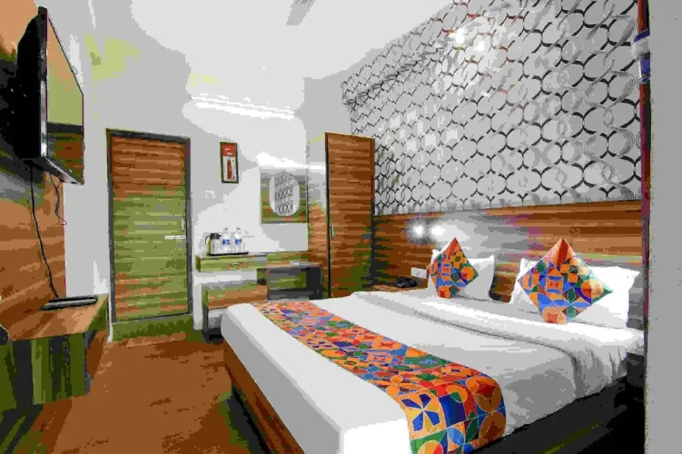 Fabhotel Vijay Palace