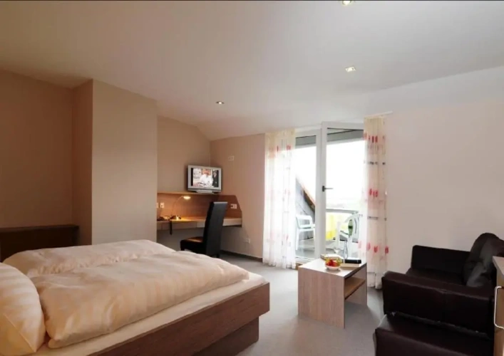 Standard Twin room with balcony