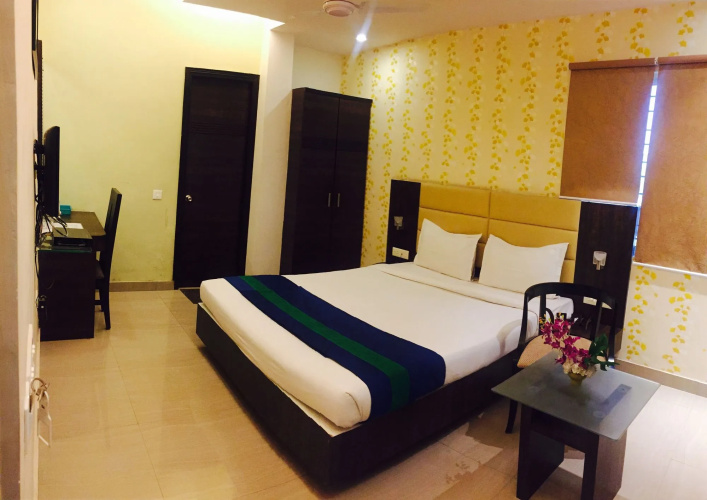 Hotel Crest Inn