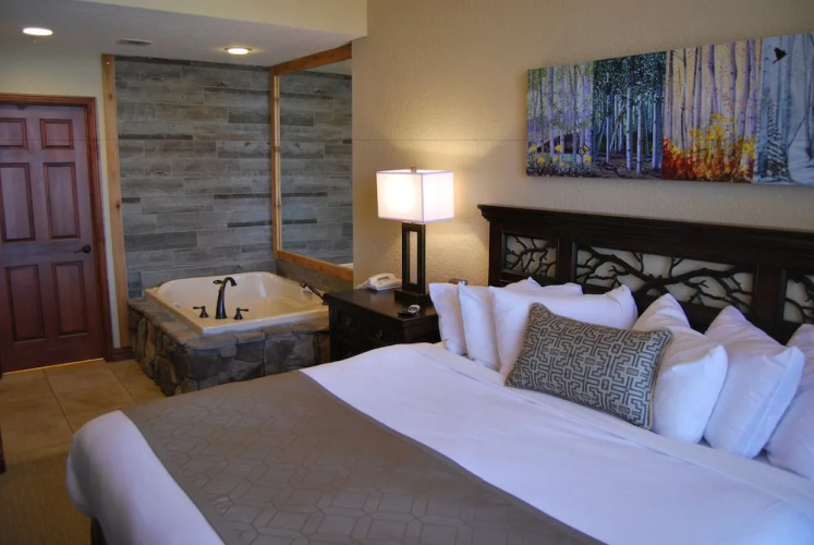 White Pines 1-BD at Westgate - Solace