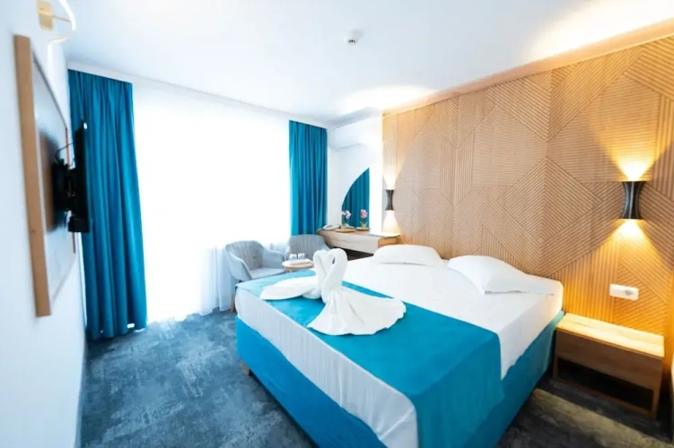 Standard Double room with balcony and with partial sea view