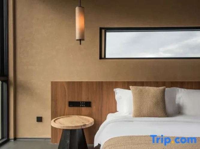 1 Bedroom Premier Double Suite with mountain view