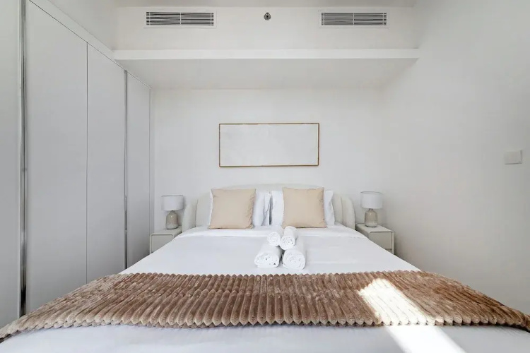 Bright 1BR with balcony in Luma 22