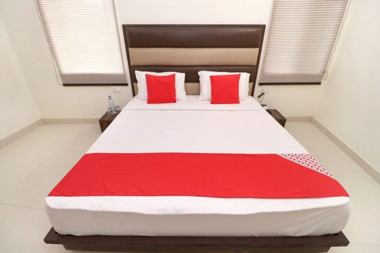 OYO 66329 Hotel Bms Pride