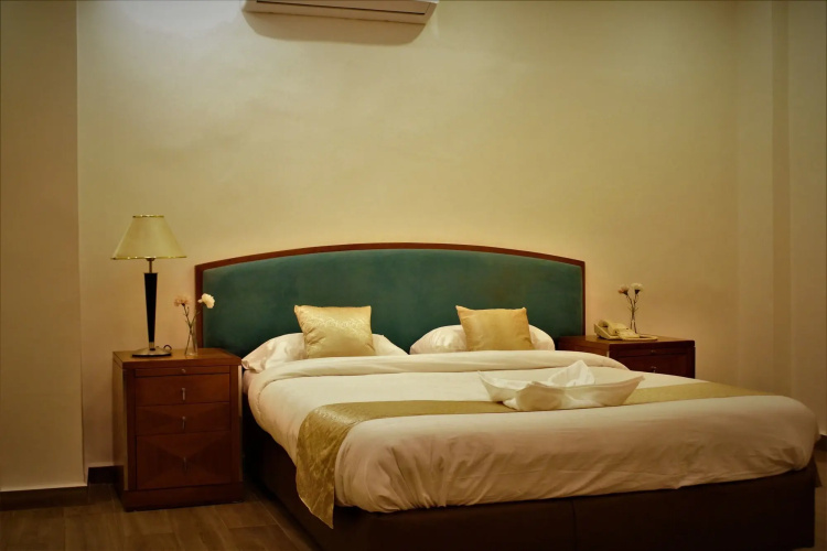 New MerryLand Hotel