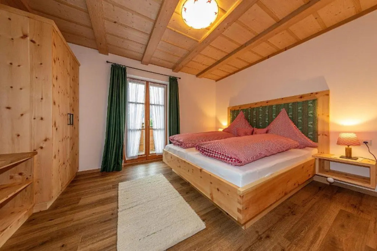 Neuerbaute Ferienhaushälfte 4erspitzblick