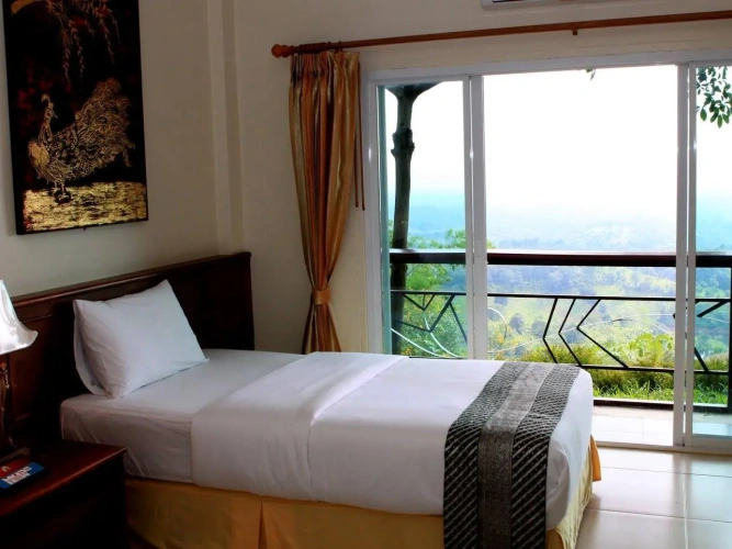 Deluxe Double Suite with mountain view