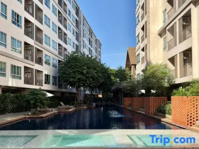 Studio Near Central Festival +Street Parking