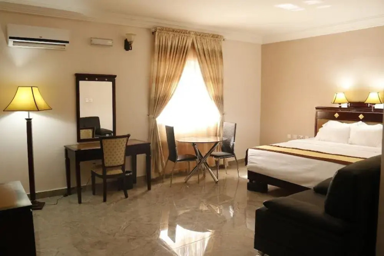 Commordore Hotel
