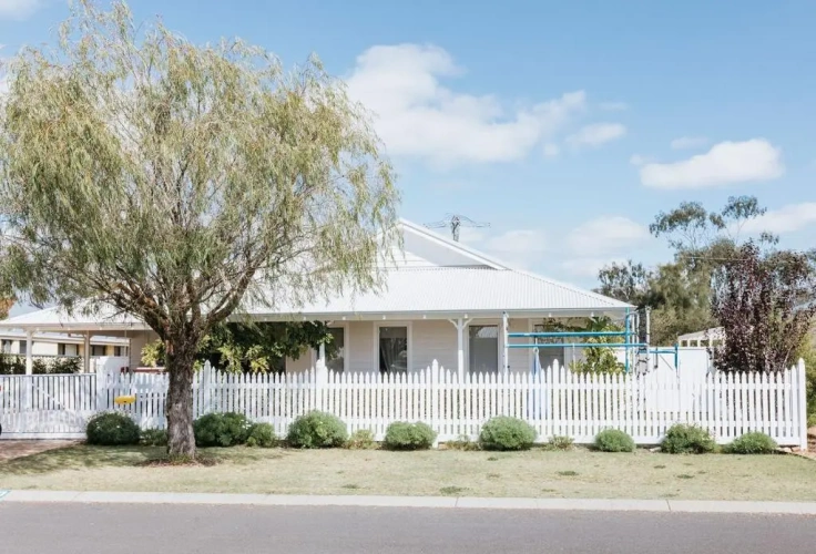 5 Bedrooms Cottage