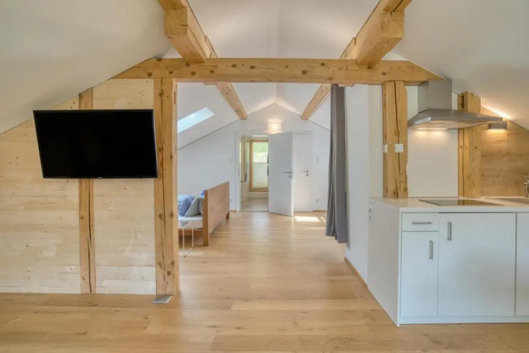 Hus24