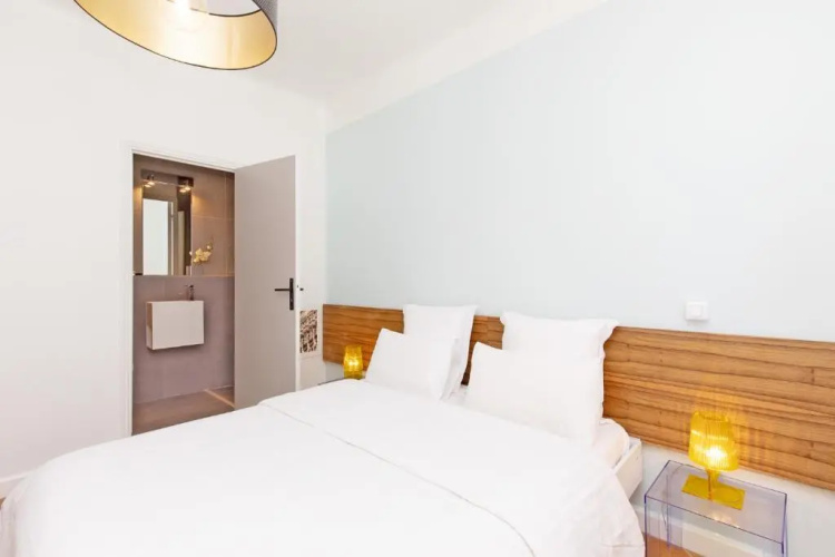 Palais Area: Modern 4 Bedrooms/ 4 Baths