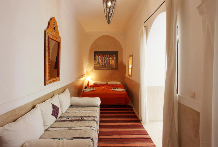 Riad White Flowers