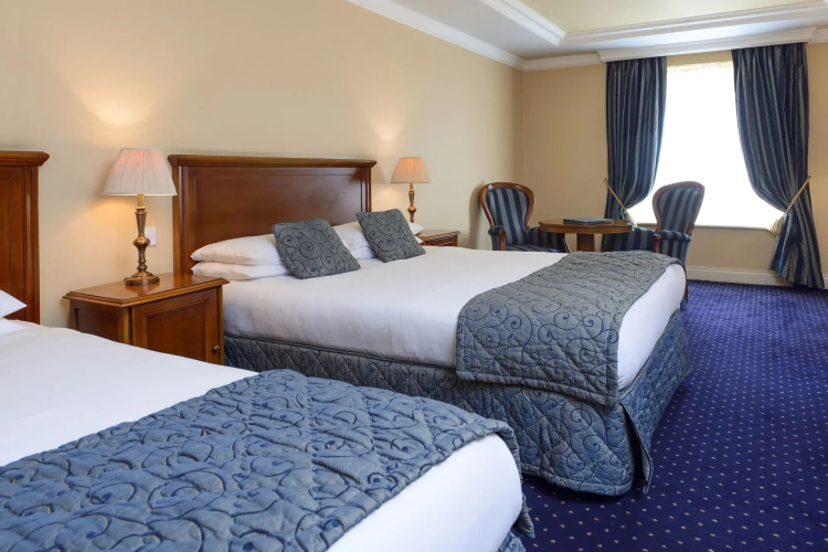 Meadowlands Hotel
