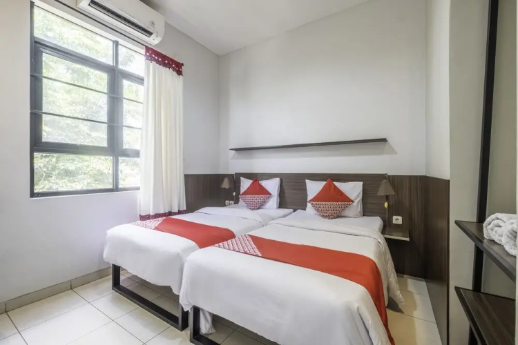OYO 535 Cileunyi Residence