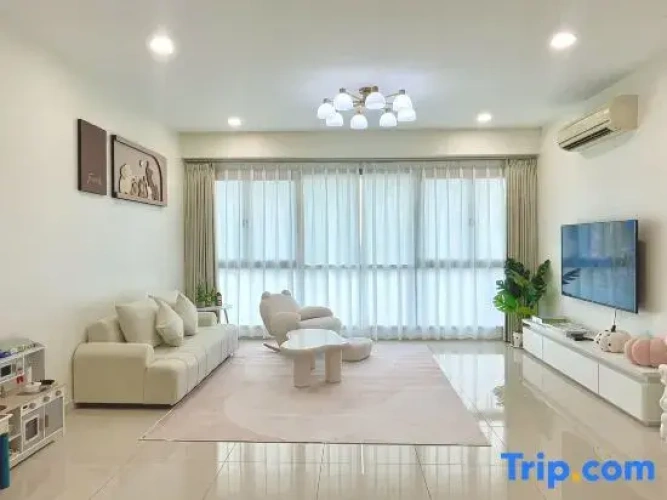 3 Bedrooms Apartment
